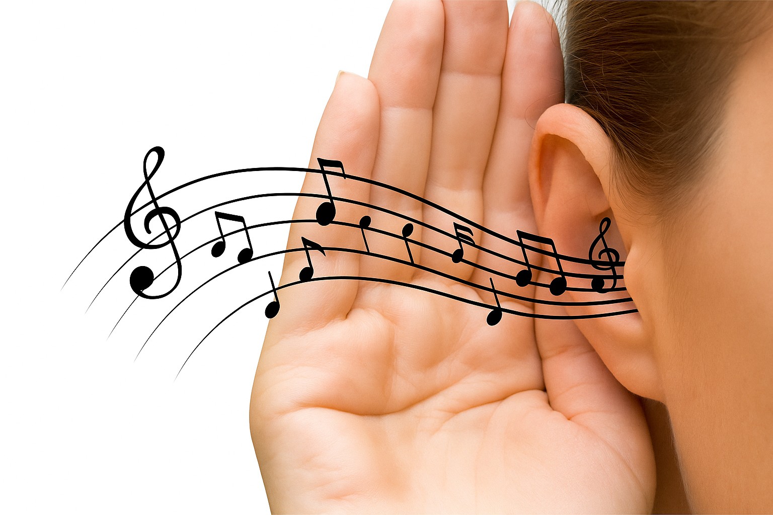 Persona escuchando atentamente música con notas musicales saliendo del oído, concepto de entrenamiento auditivo y percepción musical